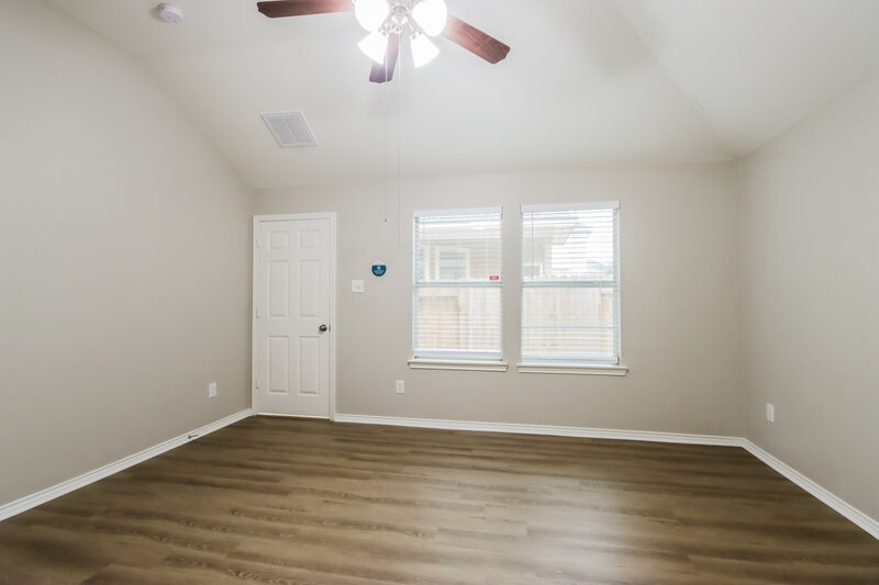 2,055/Mo, 12931 Palm Leaf Ct Houston, TX 77044 Main Bedroom View 2