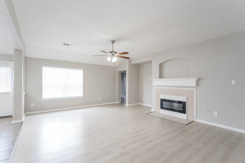 2,085/Mo, 18006 Oakmoss Hill Ct Richmond, TX 77407 Living Room View