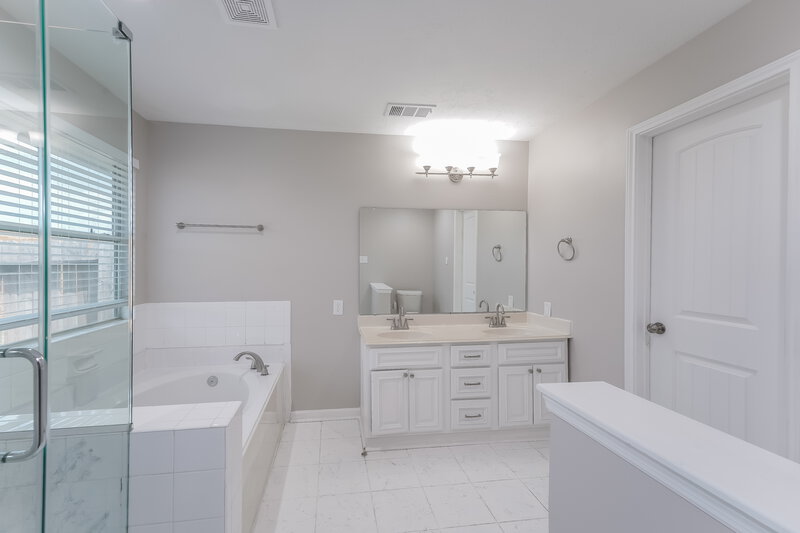 2,085/Mo, 18006 Oakmoss Hill Ct Richmond, TX 77407 Main Bathroom View