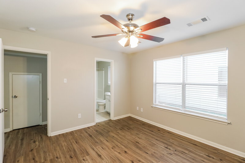 1,990/Mo, 19414 Cavern Springs Dr Tomball, TX 77375 Main Bedroom View 2