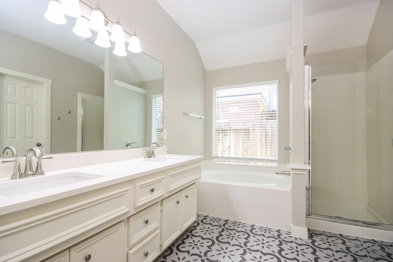 2,445/Mo, 1927 Ryansbrook Ln Spring, TX 77386 Main Bathroom View