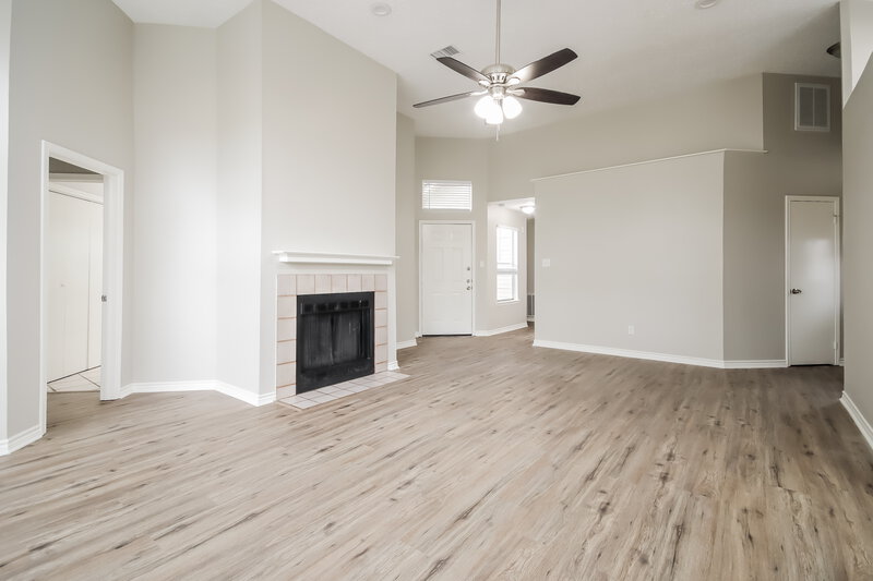 2,090/Mo, 1926 Havenhouse Dr Spring, TX 77386 Living Room View 3