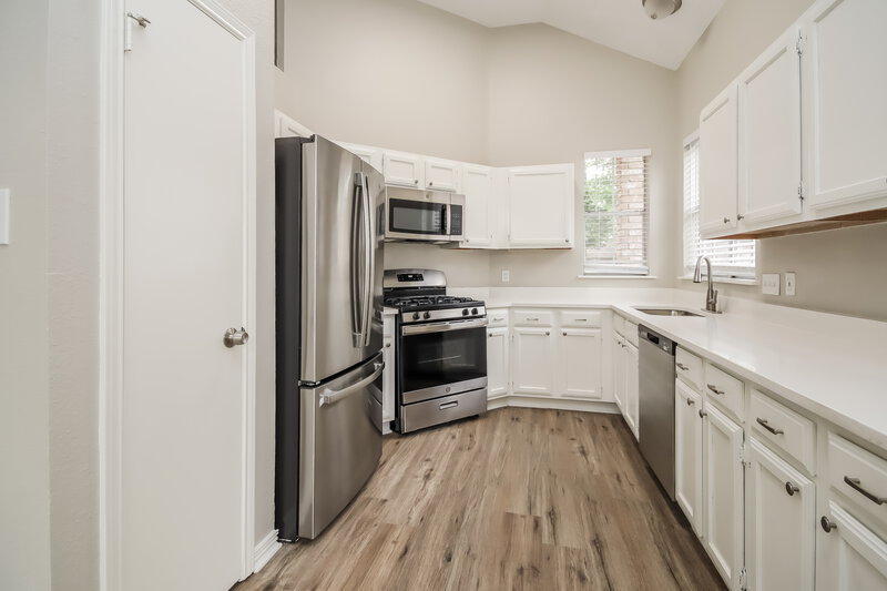 2,090/Mo, 1926 Havenhouse Dr Spring, TX 77386 Kitchen View 2