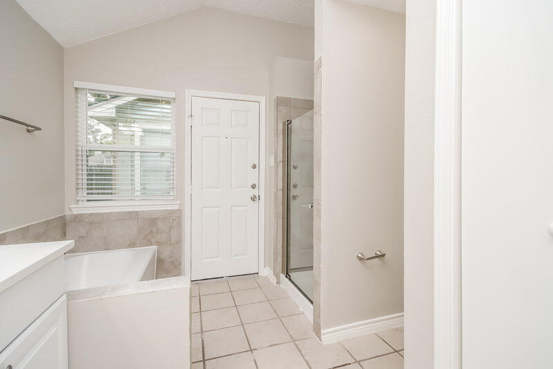 2,090/Mo, 1926 Havenhouse Dr Spring, TX 77386 Main Bathroom View 2