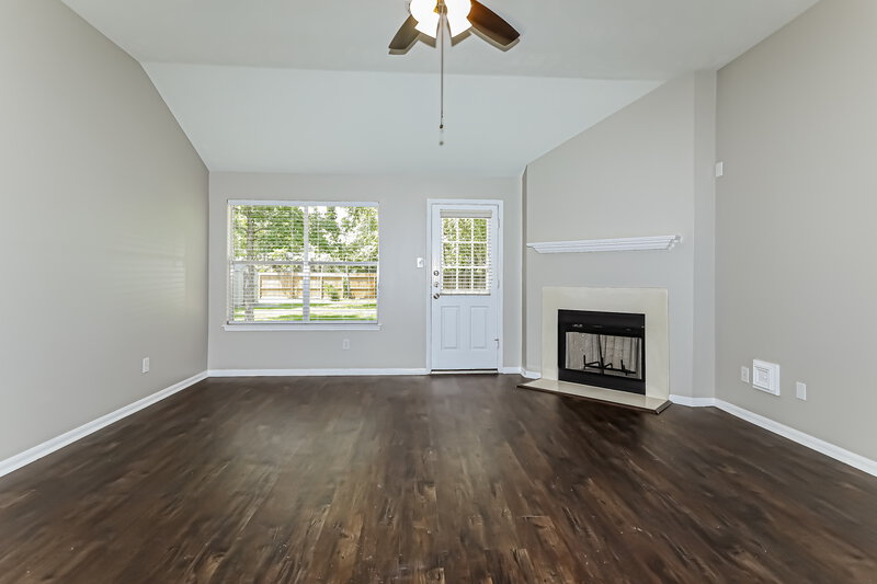 2,215/Mo, 6530 Woodland Oaks Magnolia, TX 77354 Living Room View 3