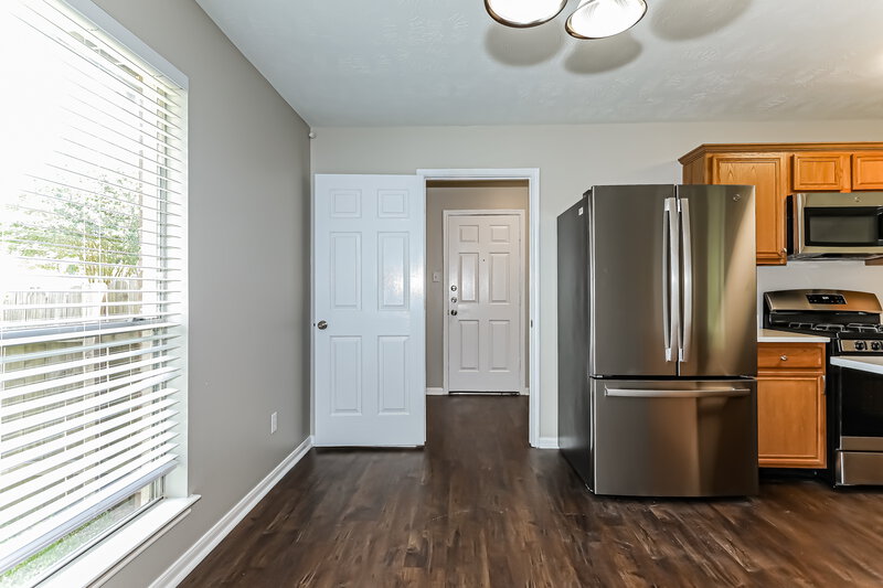 2,215/Mo, 6530 Woodland Oaks Magnolia, TX 77354 Kitchen View 2