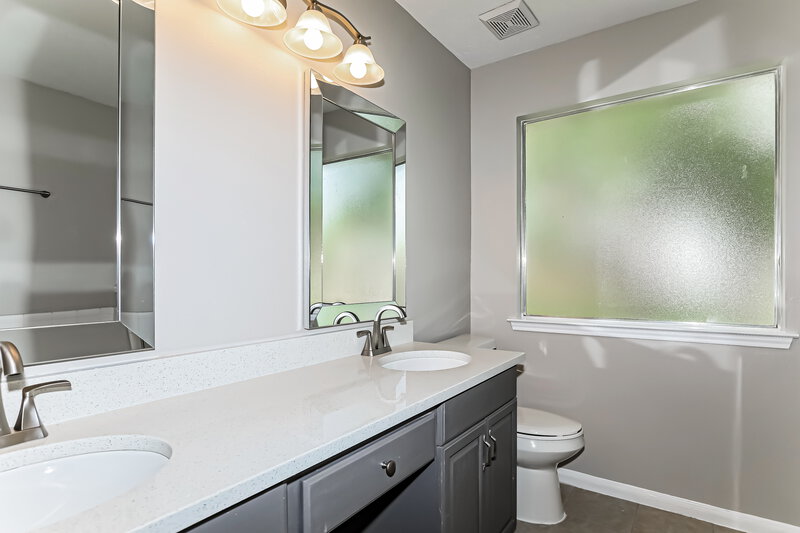 2,215/Mo, 6530 Woodland Oaks Magnolia, TX 77354 Main Bathroom View