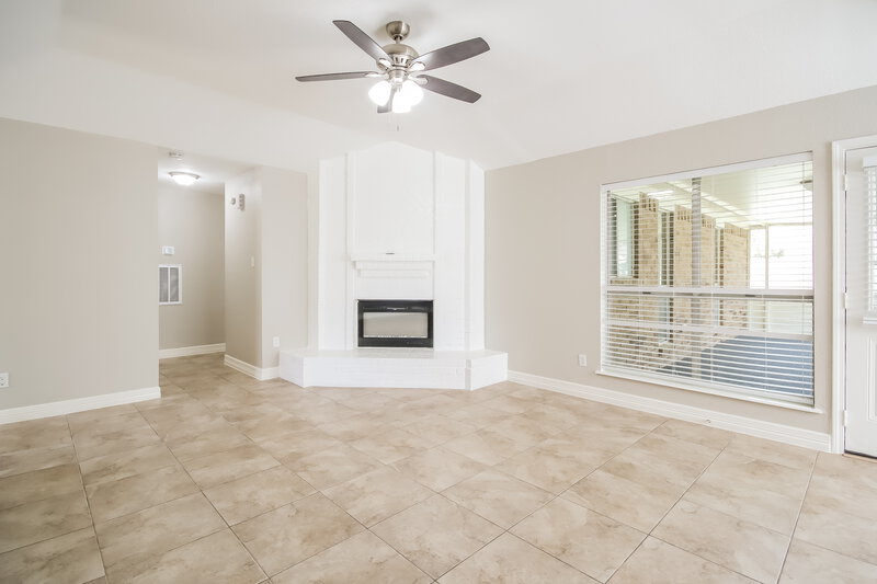 2,015/Mo, 1235 Park Ln Katy, TX 77450 Living Room View 4