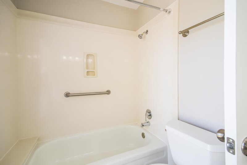 2,015/Mo, 1235 Park Ln Katy, TX 77450 Bathroom View 2