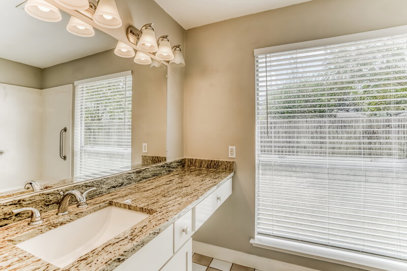 1,955/Mo, 1235 Park Ln Katy, TX 77450 Bathroom View