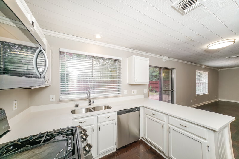 2,055/Mo, 9934 Totem Trl Houston, TX 77064 Kitchen View