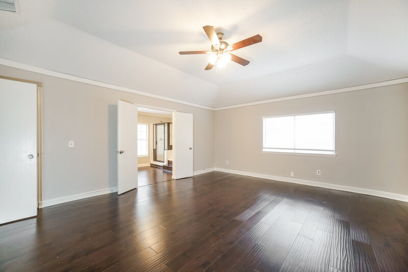 2,055/Mo, 9934 Totem Trl Houston, TX 77064 Main Bedroom View 2