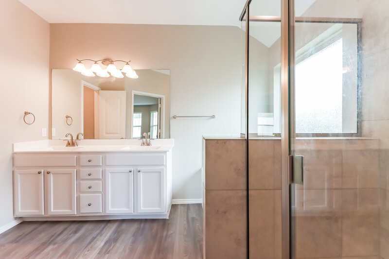 1,870/Mo, 3812 Vista Grove Ct Rosenberg, TX 77469 Main Bathroom View 2