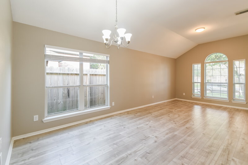 2,180/Mo, 822 Chase View Dr Bacliff, TX 77518 Dining Room View