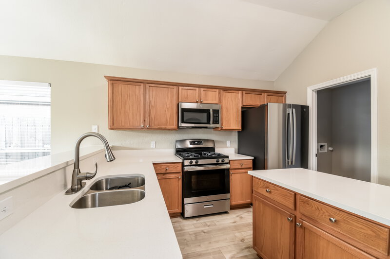 2,180/Mo, 822 Chase View Dr Bacliff, TX 77518 Kitchen View
