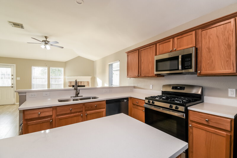 2,180/Mo, 822 Chase View Dr Bacliff, TX 77518 Kitchen View 2