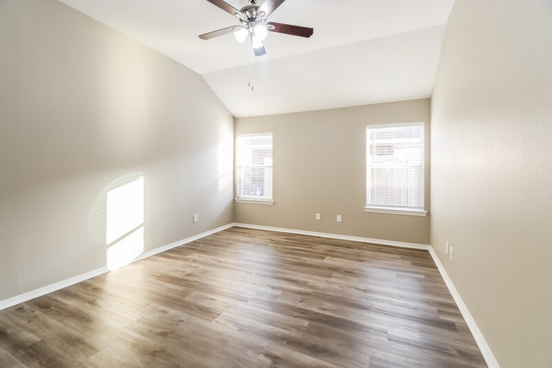 2,180/Mo, 822 Chase View Dr Bacliff, TX 77518 Main Bedroom View