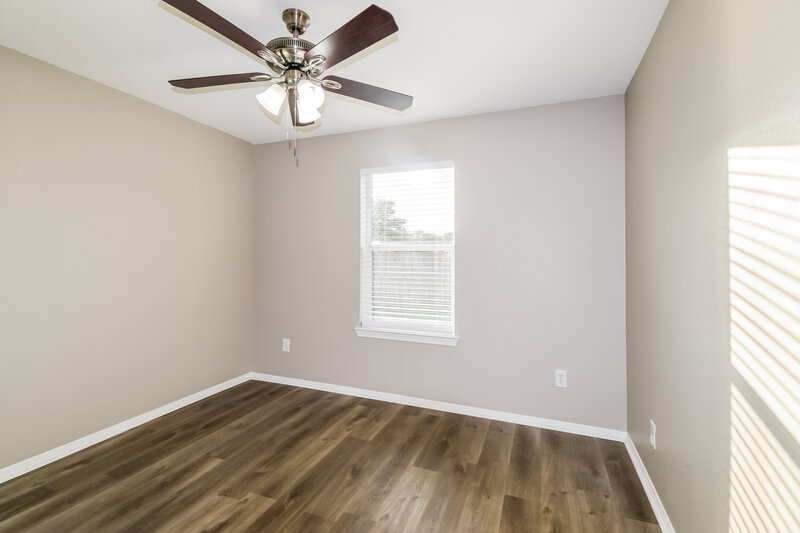 2,180/Mo, 822 Chase View Dr Bacliff, TX 77518 Bedroom View