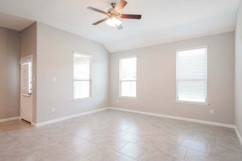 2,295/Mo, 6438 Sterling Shores Ln Rosenberg, TX 77471 Living Room View 2