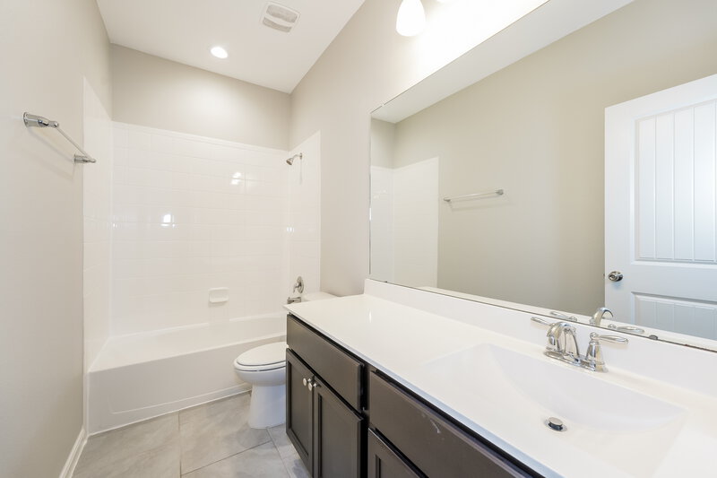 2,295/Mo, 6438 Sterling Shores Ln Rosenberg, TX 77471 Bathroom View