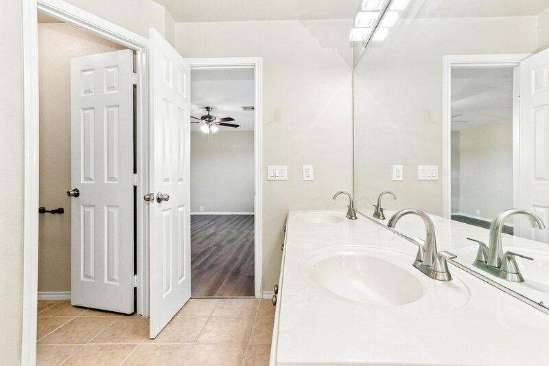 2,475/Mo, 26138 Flinton Dr Richmond, TX 77406 Primary Bathroom View 2