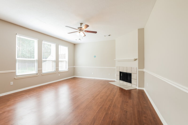 2,240/Mo, 14518 Southern Magnolia Cir Houston, TX 77044 Living Room View