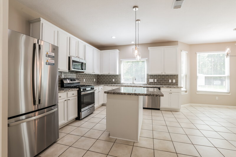2,240/Mo, 14518 Southern Magnolia Cir Houston, TX 77044 Kitchen View