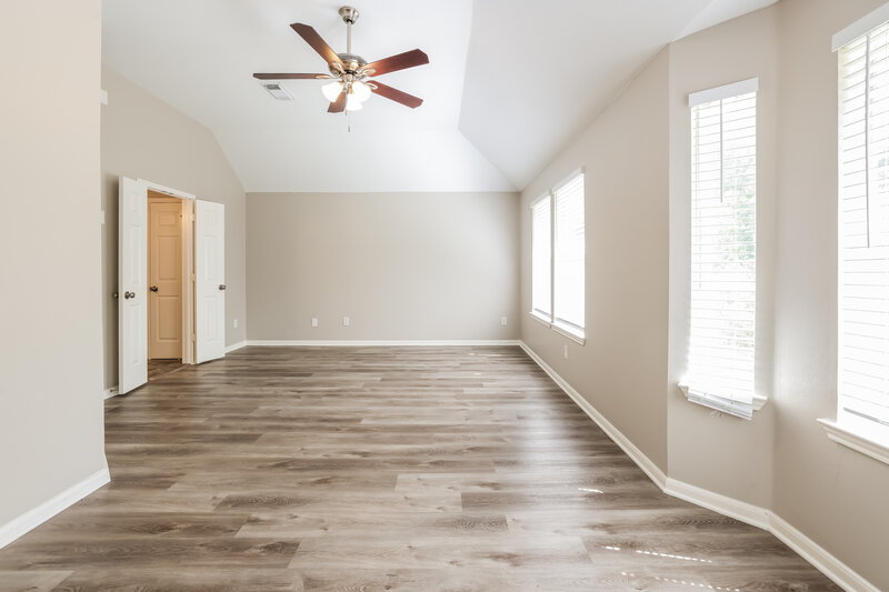 2,240/Mo, 14518 Southern Magnolia Cir Houston, TX 77044 Main Bedroom View