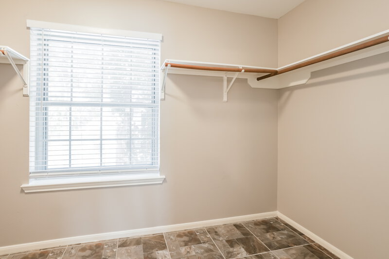 2,240/Mo, 14518 Southern Magnolia Cir Houston, TX 77044 Walk In Closet View