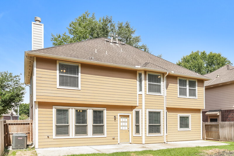 2,240/Mo, 14518 Southern Magnolia Cir Houston, TX 77044 Rear View