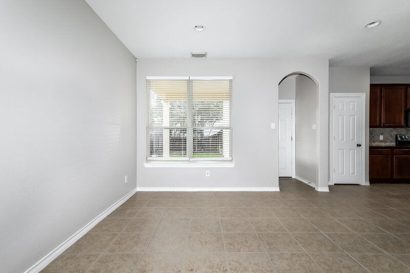 2,190/Mo, 34 W Montfair Blvd The Woodlands, TX 77382 Dining Room View