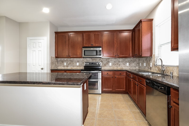 2,190/Mo, 34 W Montfair Blvd The Woodlands, TX 77382 Kitchen View 2