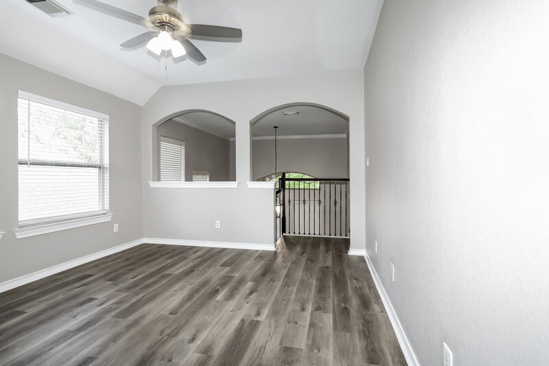 2,190/Mo, 34 W Montfair Blvd The Woodlands, TX 77382 Family Room View