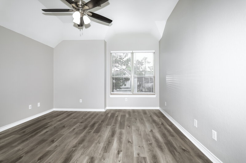 2,190/Mo, 34 W Montfair Blvd The Woodlands, TX 77382 Main Bedroom View 3