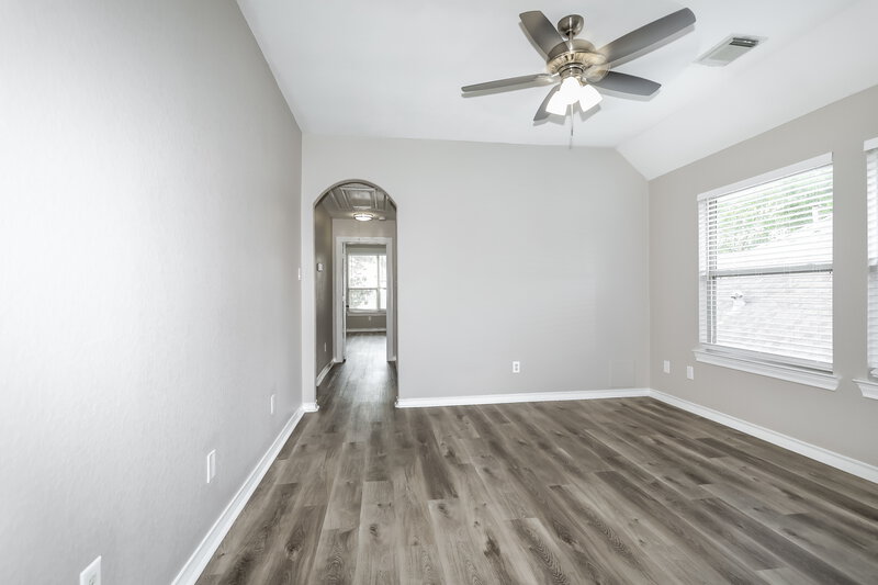2,190/Mo, 34 W Montfair Blvd The Woodlands, TX 77382 Bedroom View 2