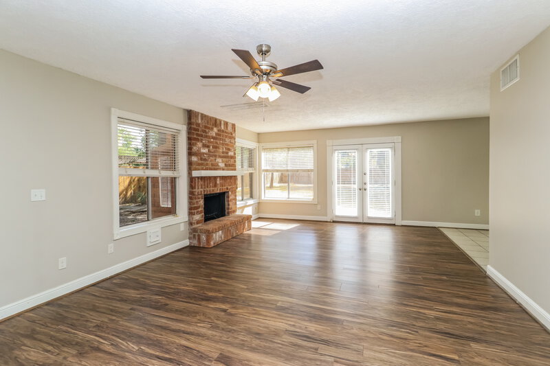 1,950/Mo, 7811 Goldengrove Dr Spring, TX 77379 Living Room View