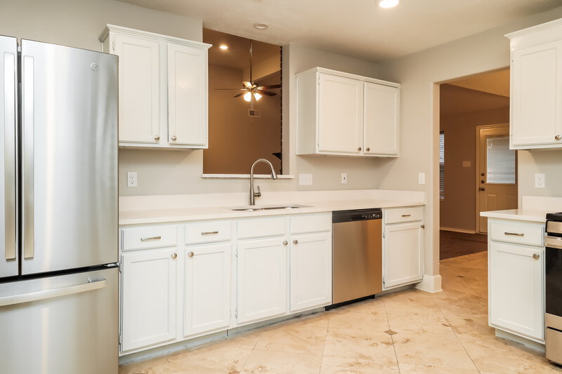 2,315/Mo, 6103 Nancet Dr Houston, TX 77041 Kitchen View 2