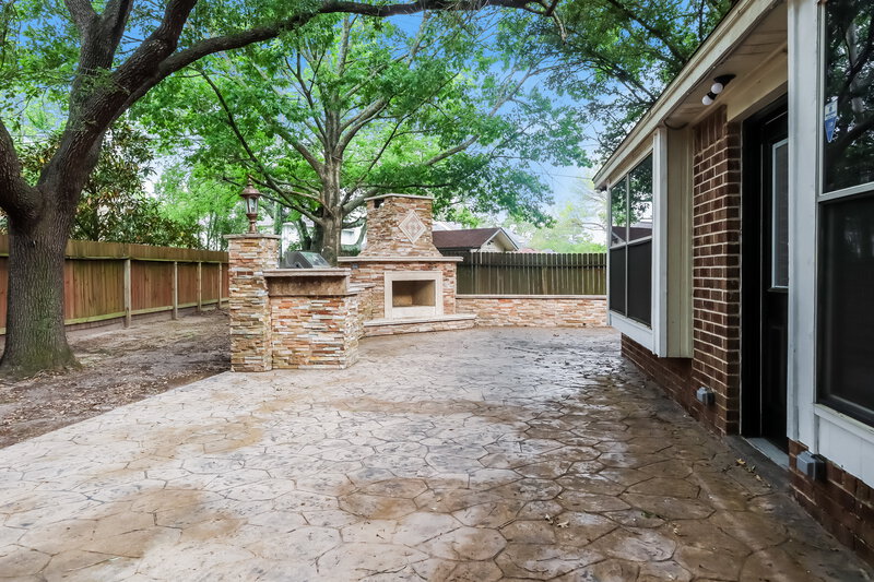 2,315/Mo, 6103 Nancet Dr Houston, TX 77041 Backyard View