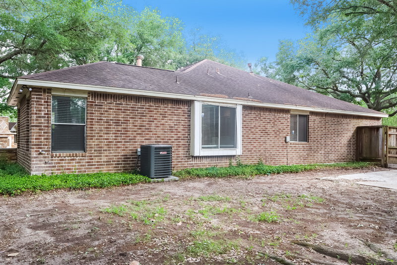 2,315/Mo, 6103 Nancet Dr Houston, TX 77041 Rear View