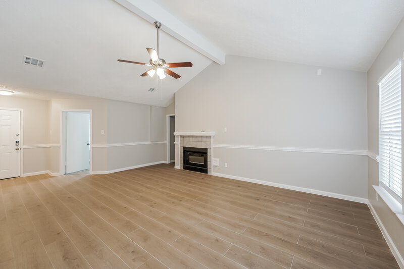 2,405/Mo, 13218 Nantucket Dr Sugar Land, TX 77478 Living Room View 3