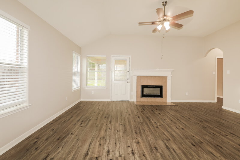 1,895/Mo, 10411 Lucky Ln Montgomery, TX 77356 Living Room View