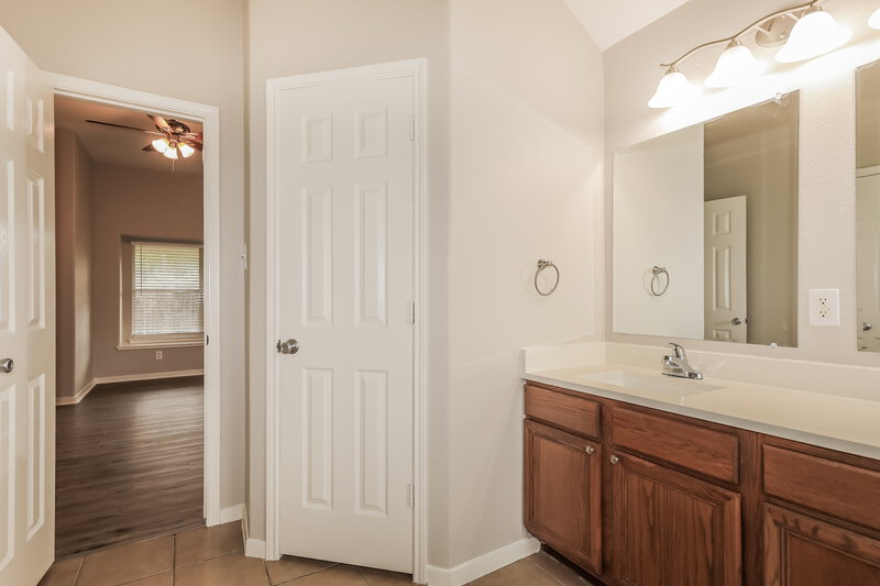 1,895/Mo, 10411 Lucky Ln Montgomery, TX 77356 Main Bathroom View