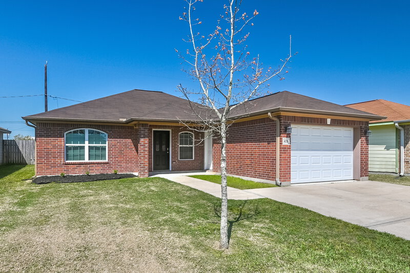 2,135/Mo, 425 N 7th St La Porte, TX 77571 Front View