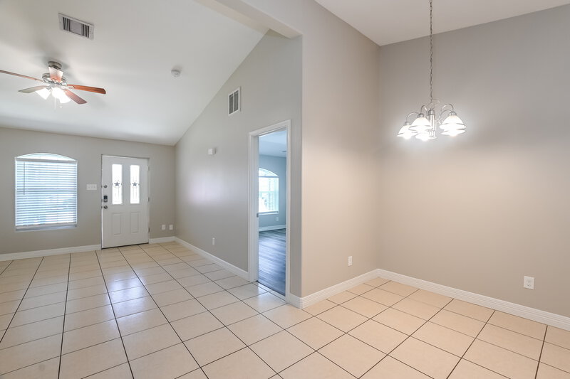 2,135/Mo, 425 N 7th St La Porte, TX 77571 Dining Room View