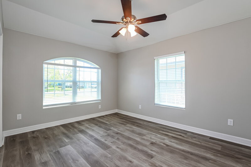 2,135/Mo, 425 N 7th St La Porte, TX 77571 Main Bedroom View