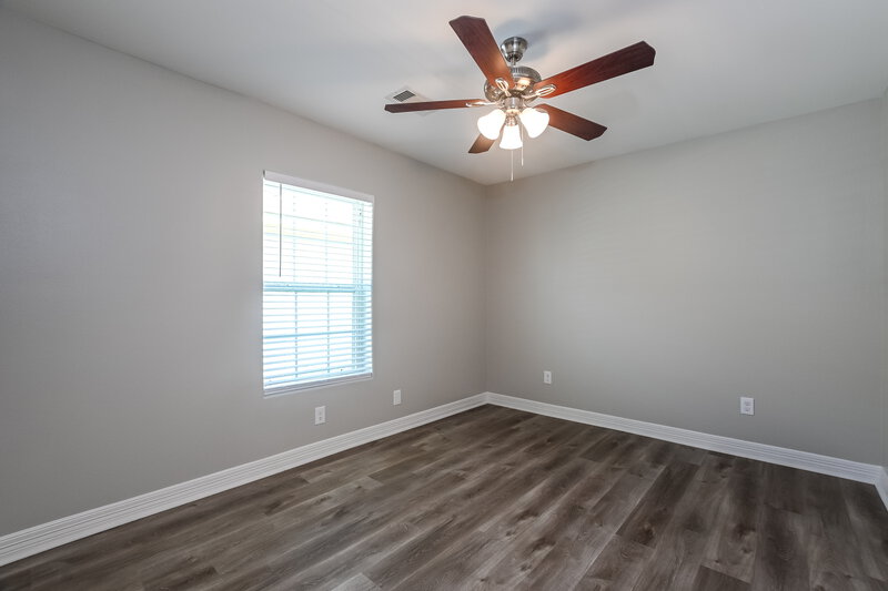 2,135/Mo, 425 N 7th St La Porte, TX 77571 Bedroom View
