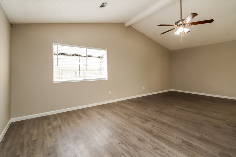 2,145/Mo, 5606 Dove Forest Ln Humble, TX 77346 Living Room View
