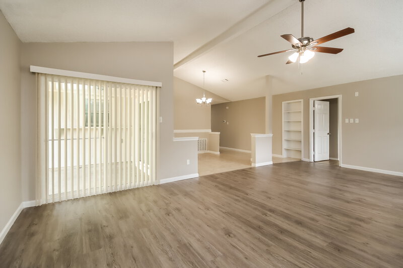 2,145/Mo, 5606 Dove Forest Ln Humble, TX 77346 Living Room View 3