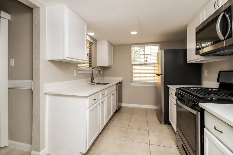 2,145/Mo, 5606 Dove Forest Ln Humble, TX 77346 Kitchen View 2
