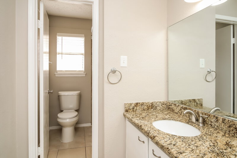 2,145/Mo, 5606 Dove Forest Ln Humble, TX 77346 Bathroom View